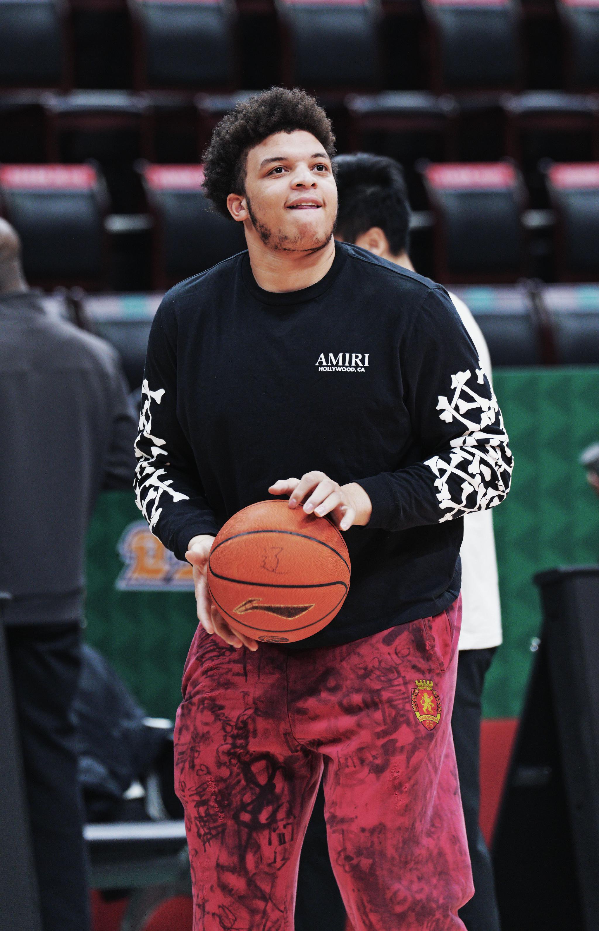 九游体育首页入口上海申花训练开放日，今夜复出首秀引欢呼，NBA常规赛在即，资深球员宣示担当的简单介绍