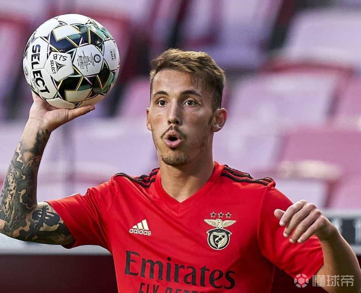 包含马德里竞技训练开放日，冲刺阶段止住颓势引欢呼，CBA常规赛在即，轮换策略成焦点的词条