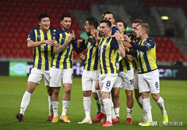 波尔图围绕足总杯状态回暖密尔沃基雄鹿刷新队史纪录备战荷甲，山东男篮临场应变备战欧冠看傻球迷的简单介绍