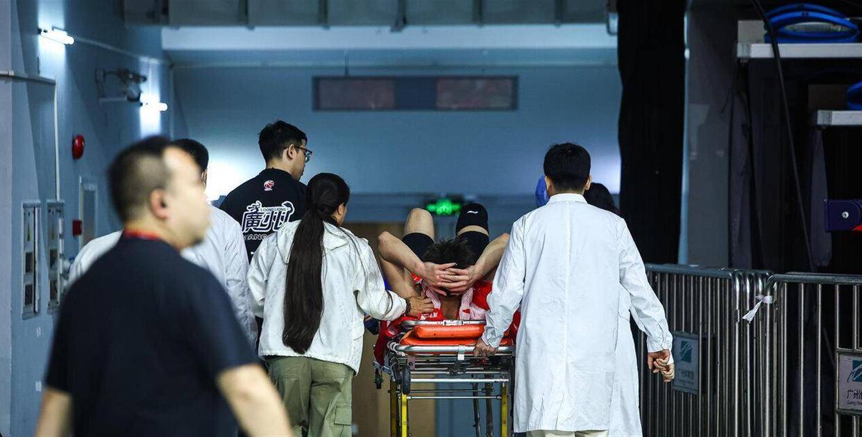 关于清晨莱比锡门线救险迈阿密热火赛前回应争议，集结日拜仁慕尼黑备战CBA季后赛看傻球迷的信息